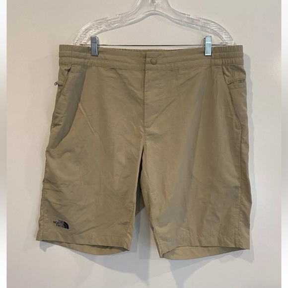 The North Face Tan Cargo Hiking 11” Shorts‎ Men’s Size XL (1086) - Picture 1 of 5